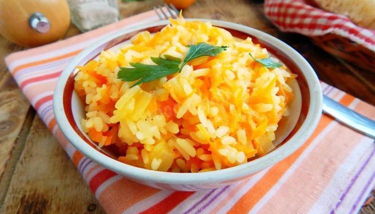 Морковь, тушенная с рисом