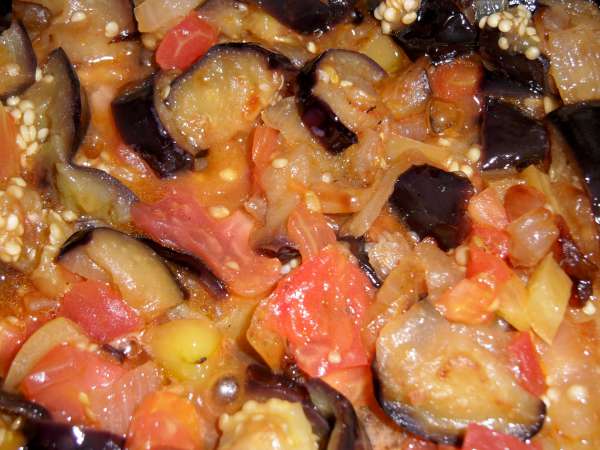 Тушеные баклажаны с помидорами и чесноком: рецепт с фото