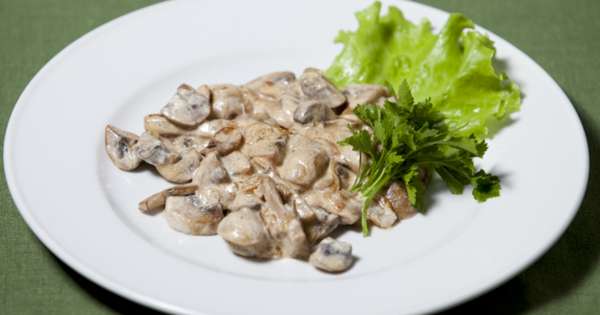 Белые грибы в сметанном соусе