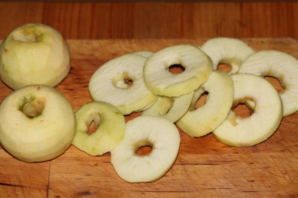 Яблоки очищенные нарезанные кружочками
