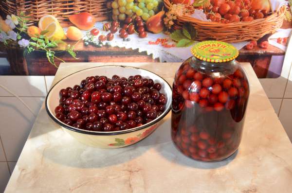 Плоды и ягоды компота-ассорти (консервы) без сиропа