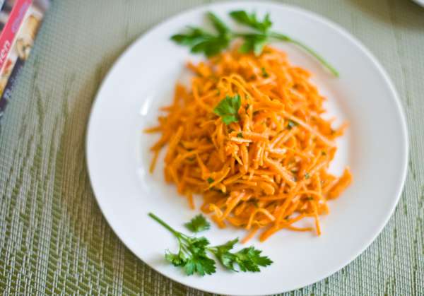 Морковный салат с чесноком, сыром, яйцом и майонезом простой рецепт пошаговый