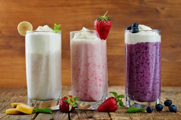 Молочный коктейль с мороженым: ТОП-10 вкусных рецептов
