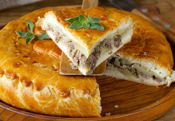 Пирог с мясом и чесноком (по-азербайджански)