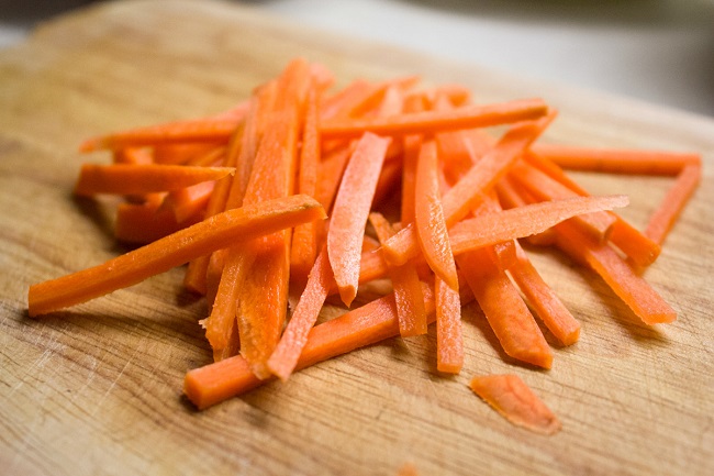 Морковь очищенная нарезанная ломтиками