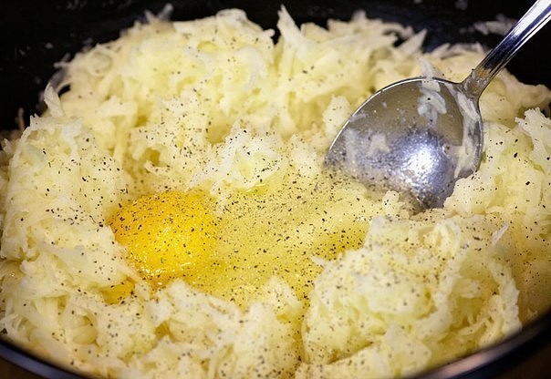 Фарш картофельный с луком и яйцом