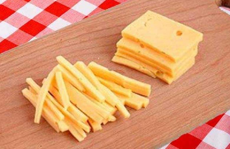 Сыр твердый нарезанный соломкой