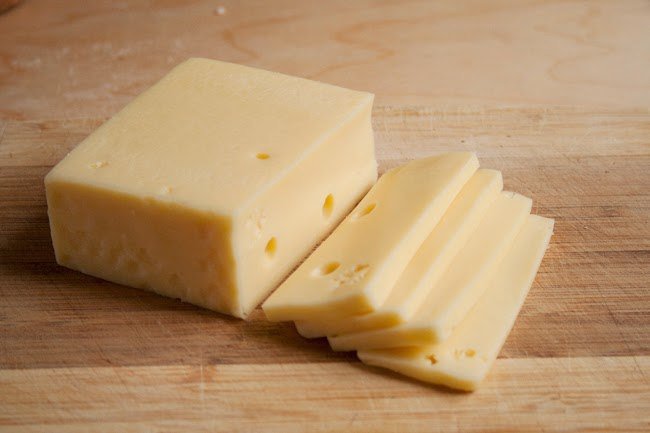 Сыр Голландский нарезанный кусочками
