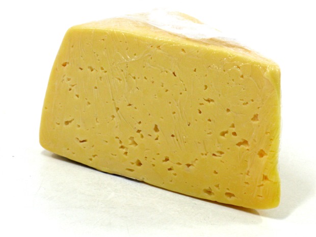 Сыр Ярославский нарезанный кусочками