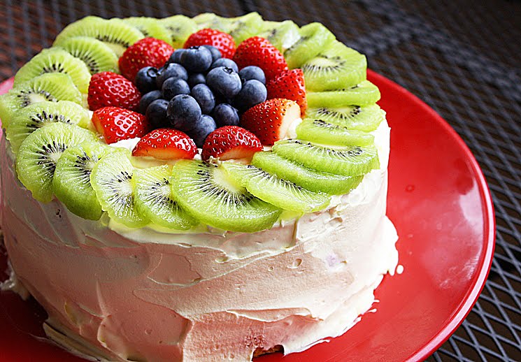 Украшение торта фруктами: базовые правила + 33 варианта декора