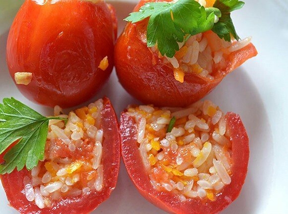 Рецепт приготовления фаршированных помидоров с рисом