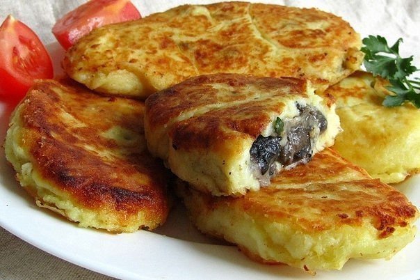 Картофельные пирожки с грибным соусом - простой и вкусный рецепт с пошаговыми фото