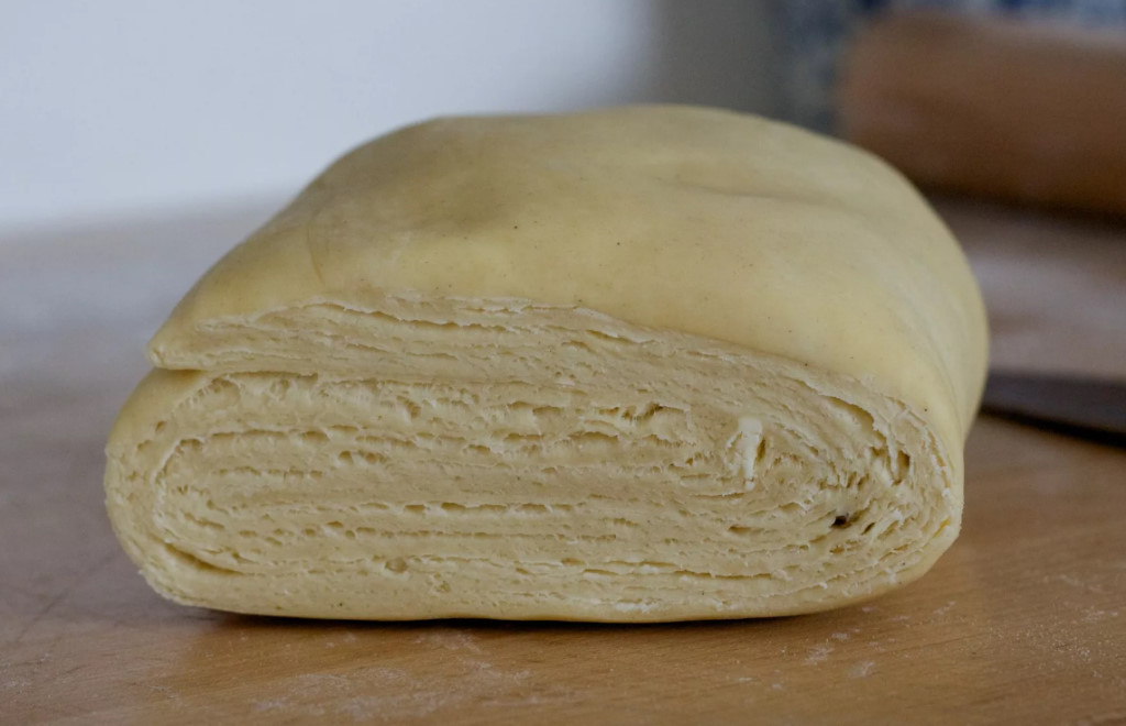 Бездрожжевое слоеное тесто – пошаговый рецепт приготовления с фото