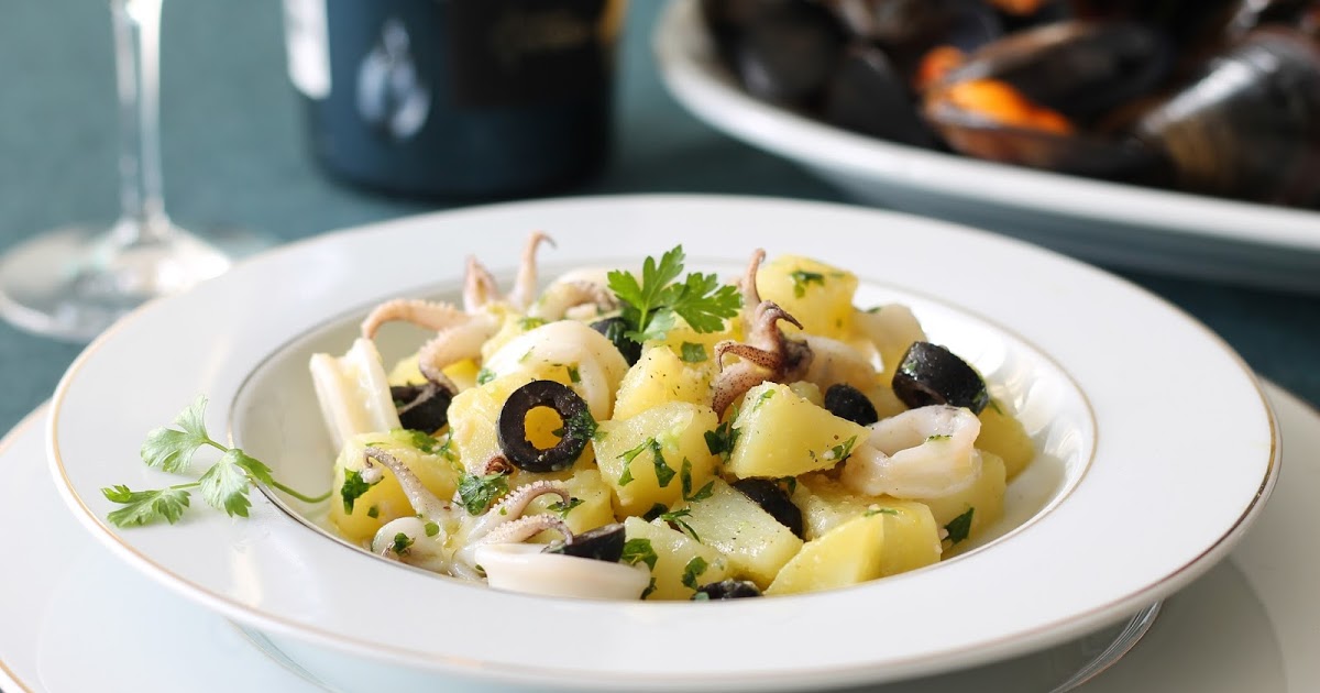 Как приготовить вкусный салат из кальмаров с кукурузой и яйцом