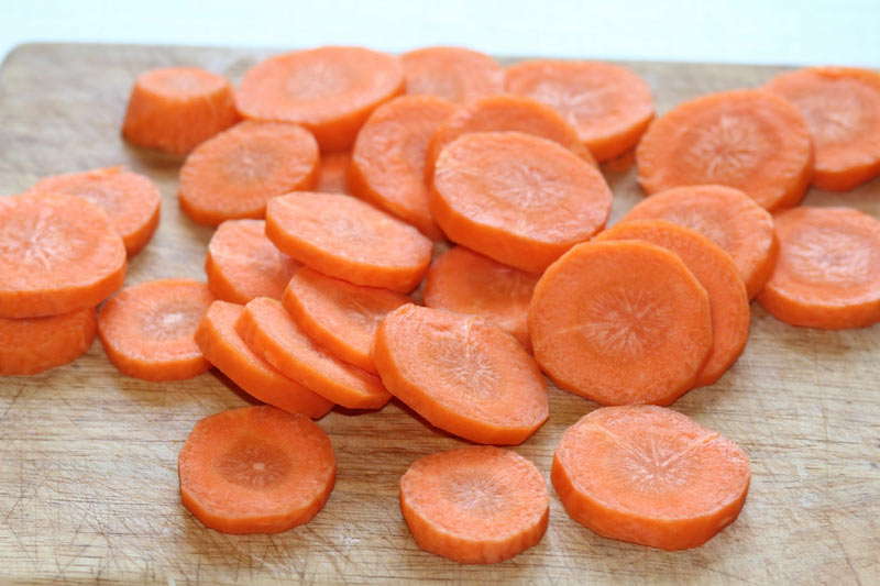 Морковь очищенная нарезанная кружочками