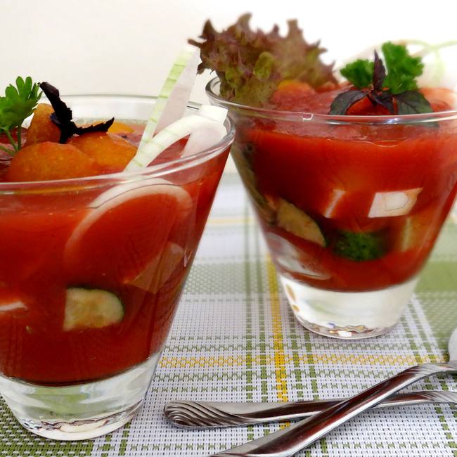 Салат-коктейль томатный