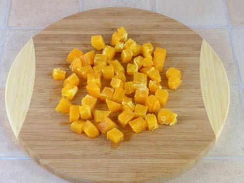 Апельсин нарезанный кубиками