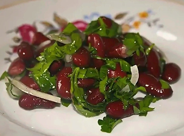 Салат лобуц (армянское блюдо)