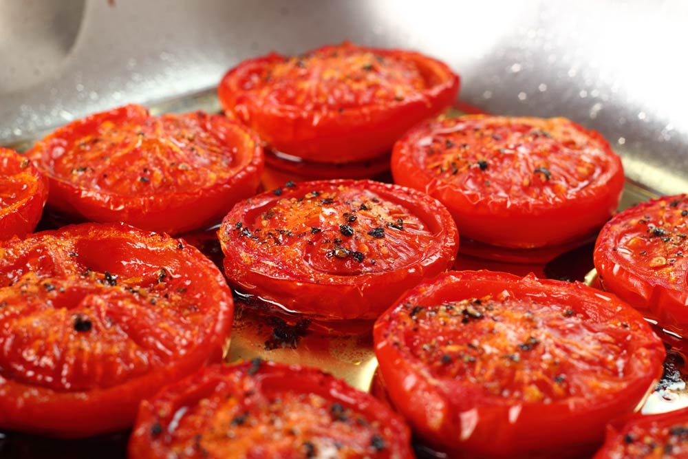 Как пожарить тушенку с помидорами