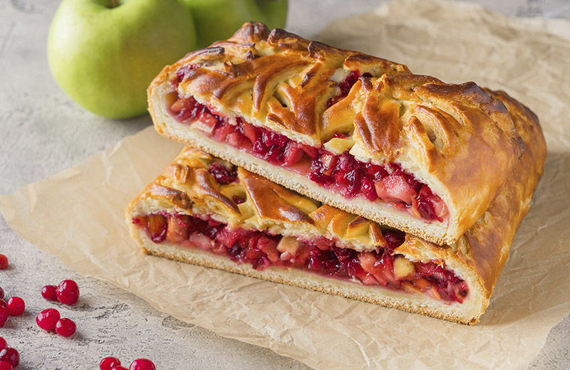 Пирог с яблоками и брусникой – пошаговый рецепт приготовления с фото